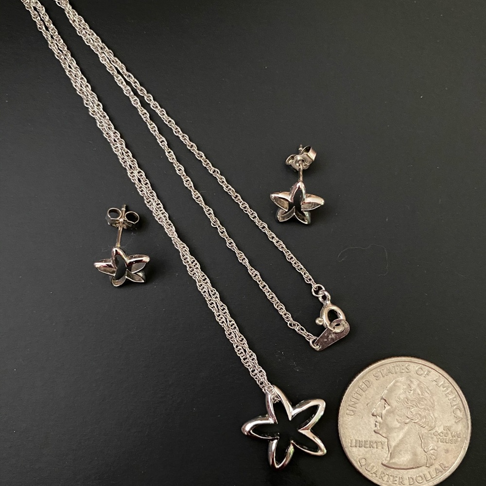 Necklace and stud earrings set